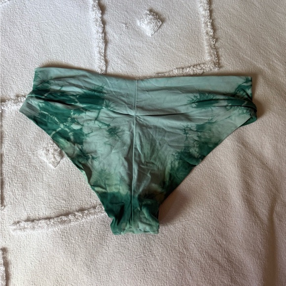 frankie’s Bikini Set - Picture 7 of 9